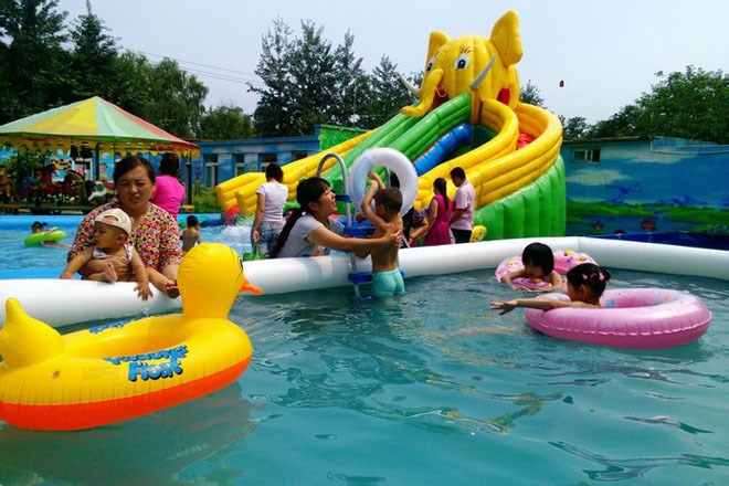 东成镇儿童充气游泳池